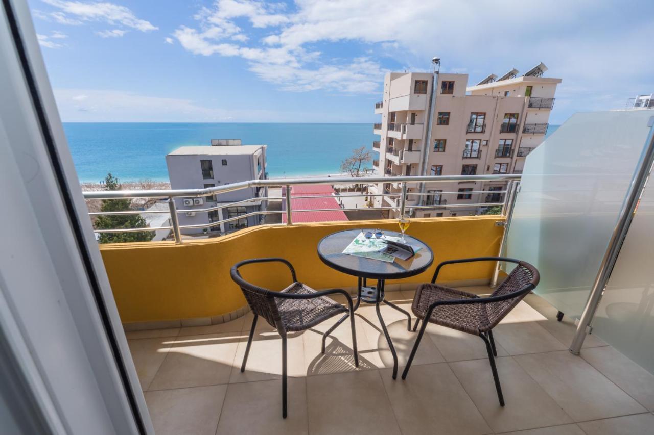 Apartments Dobra Voda Bagian luar foto