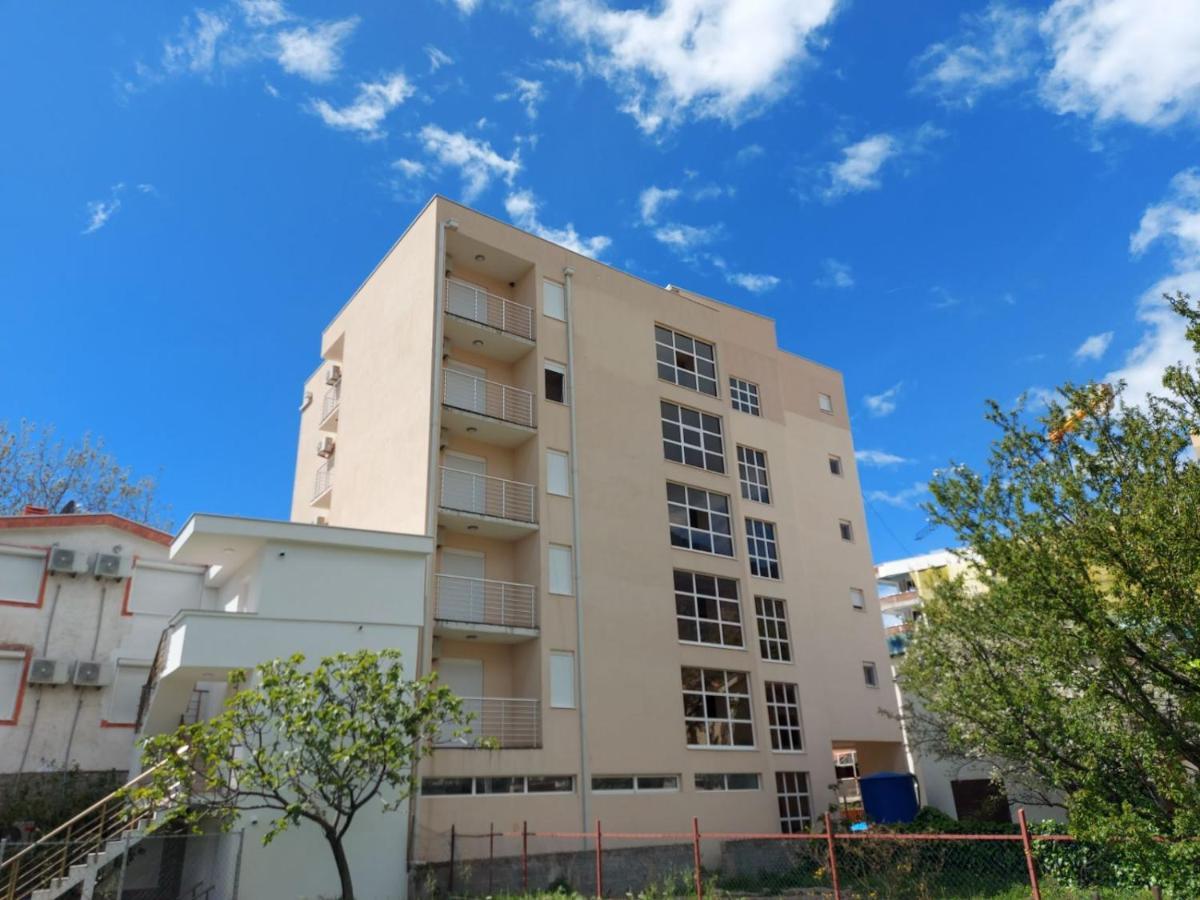 Apartments Dobra Voda Bagian luar foto